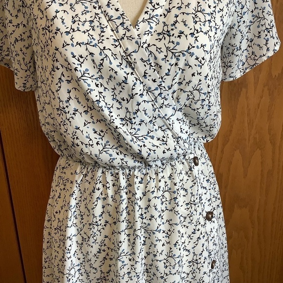Sienna Sky Flower Print Short Sleeve Dress Sz-S - Picture 3 of 7
